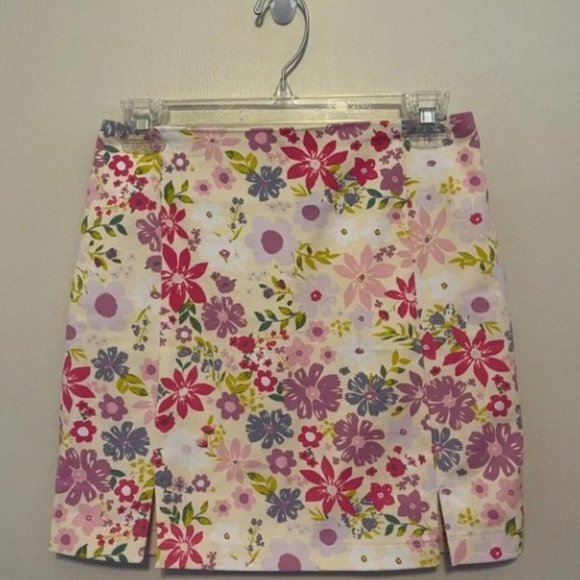 Love on a hanger floral mini skirt - Picture 2 of 5
